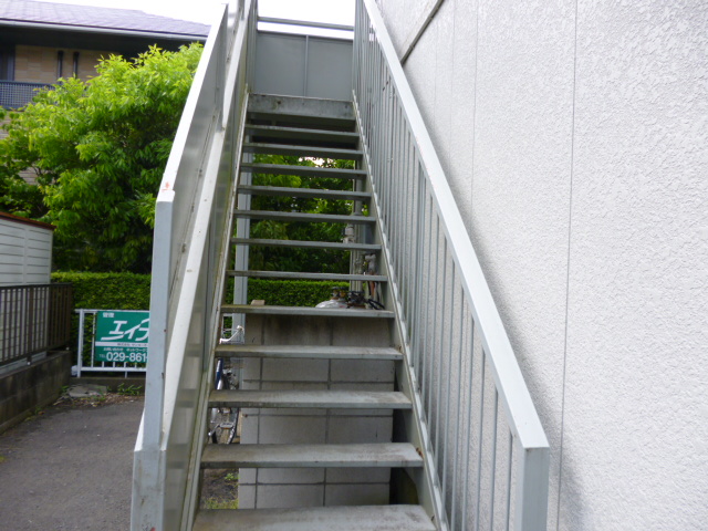 Other common areas. Stairs