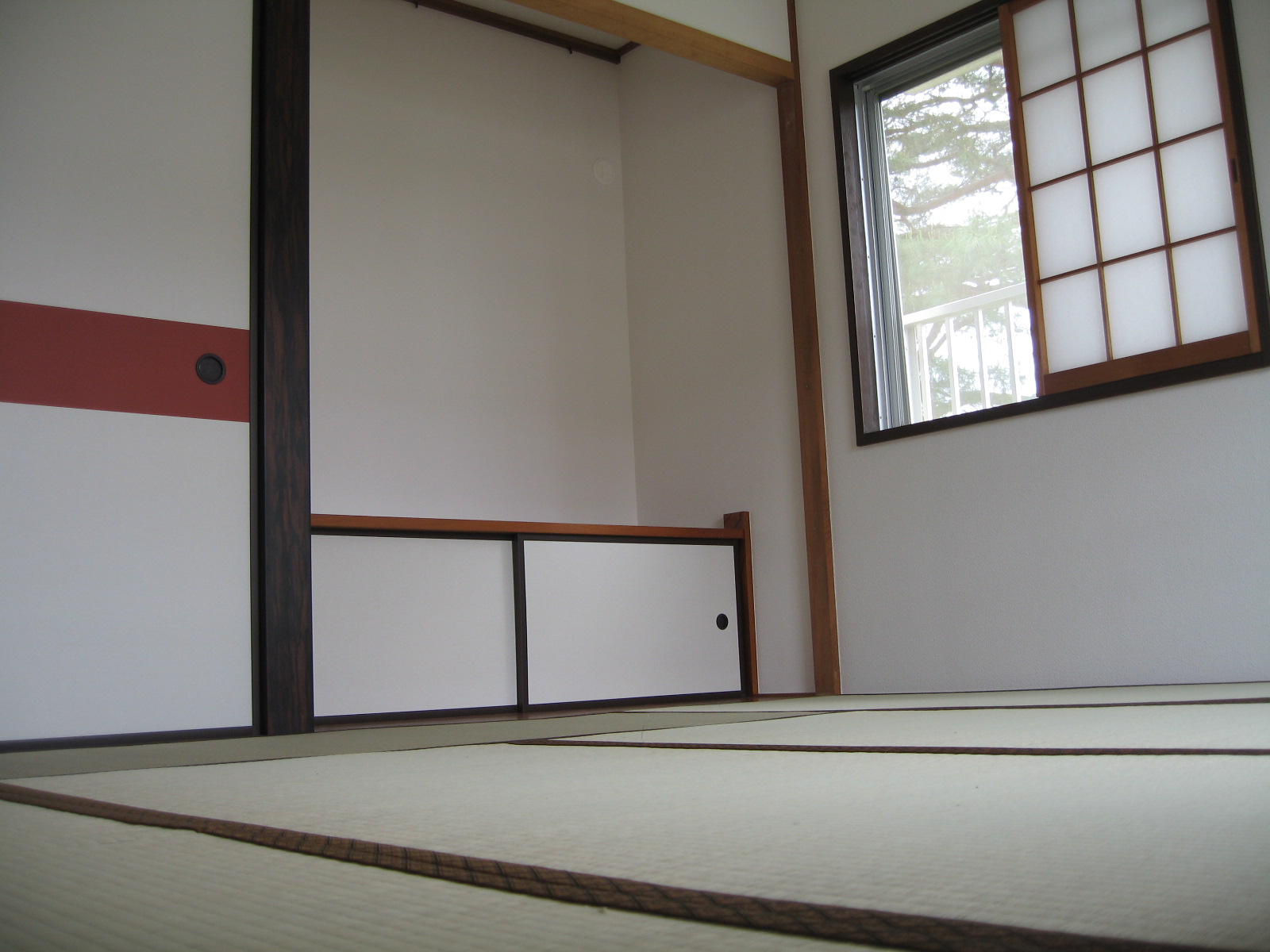 Living and room. Spacious 8-mat Japanese-style room