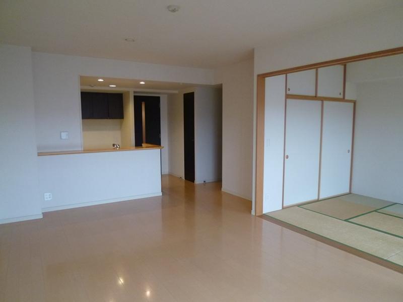Living. Japanese-style room has become the flooring. Spacious living-dining 21.2 Pledge!