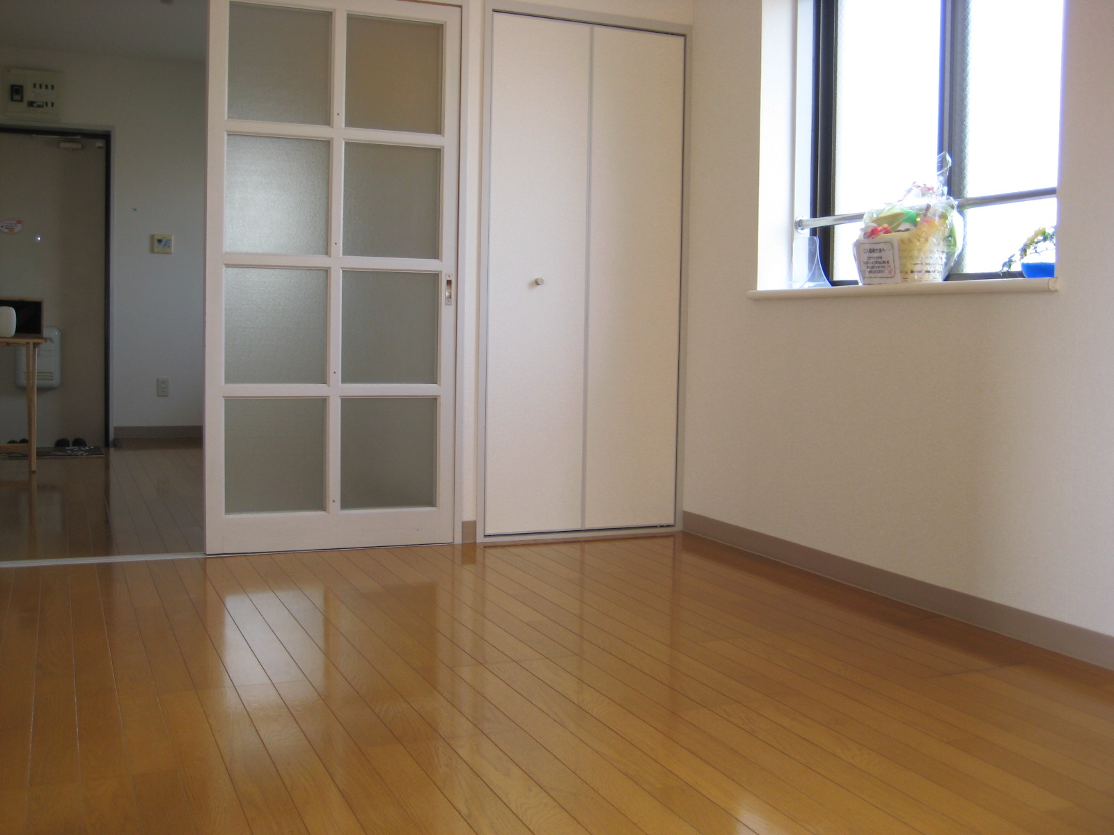 Living and room.  ※ Bay window is not attached. 