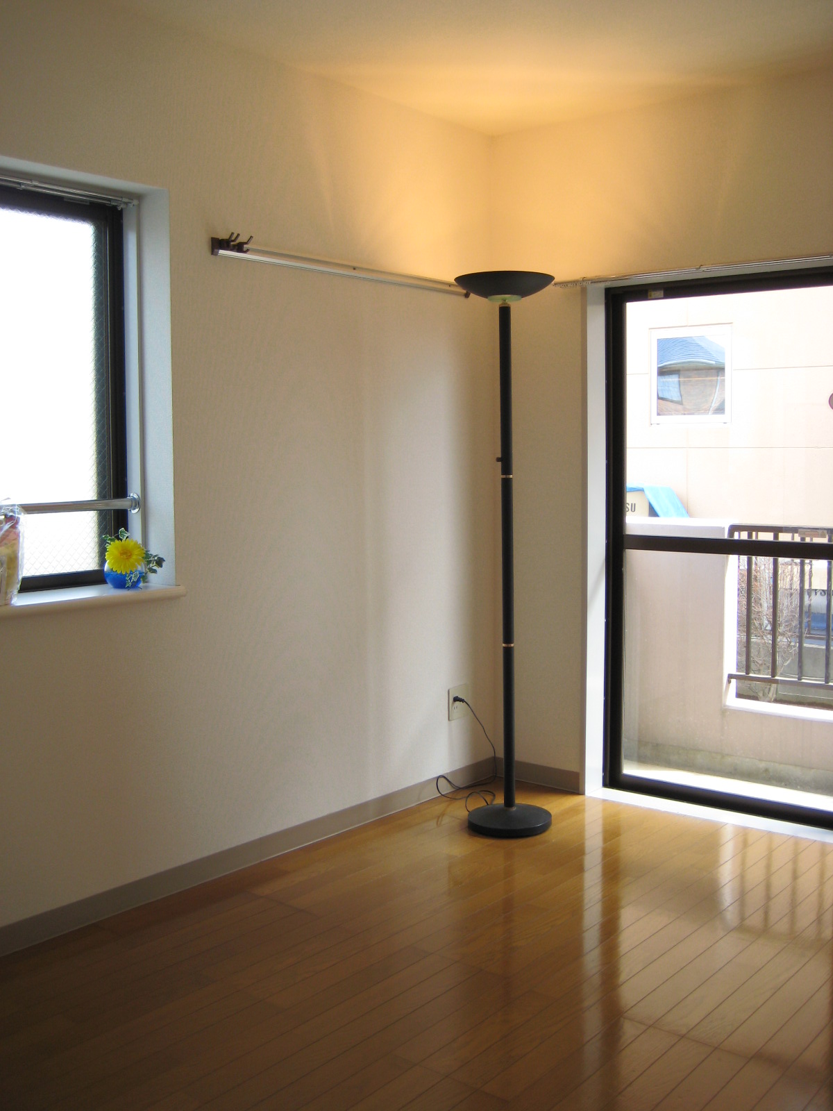 Living and room.  ※ Bay window is not attached. 