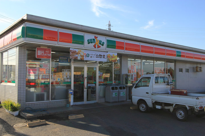Convenience store. Thanks Tsukuba Hanajima store up (convenience store) 430m