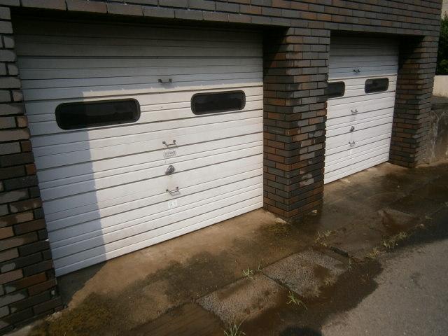Parking lot. 2 car garage on the first floor!