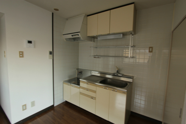Kitchen. Or place the dishes or put seasoning ・ ・ ・ There and convenient hanging shelf (^^)