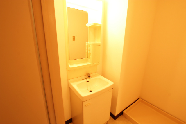 Washroom. Happy independence vanity! !