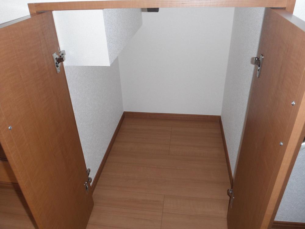 Receipt. 6 Building Stairs under storage