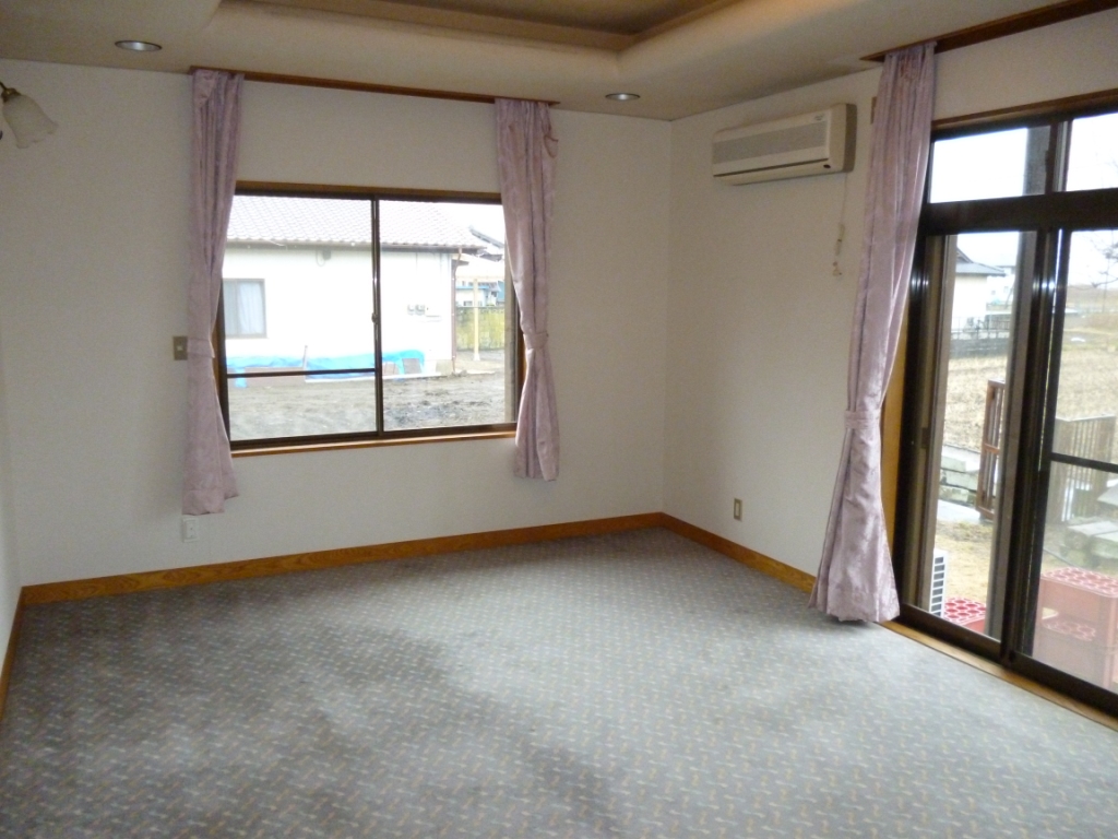 Other room space. carpet