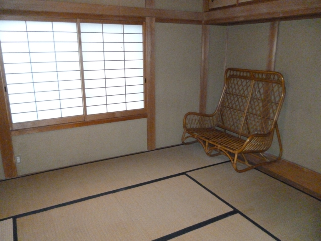 Other room space. LDK next to the Japanese-style room