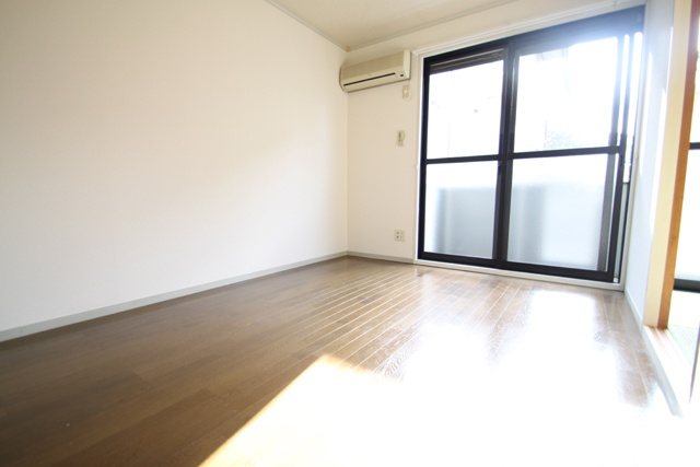 Living and room. Living 6 Pledge