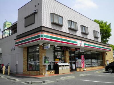 Convenience store. Seven-Eleven Tsukuba Azuma 3-chome up (convenience store) 352m