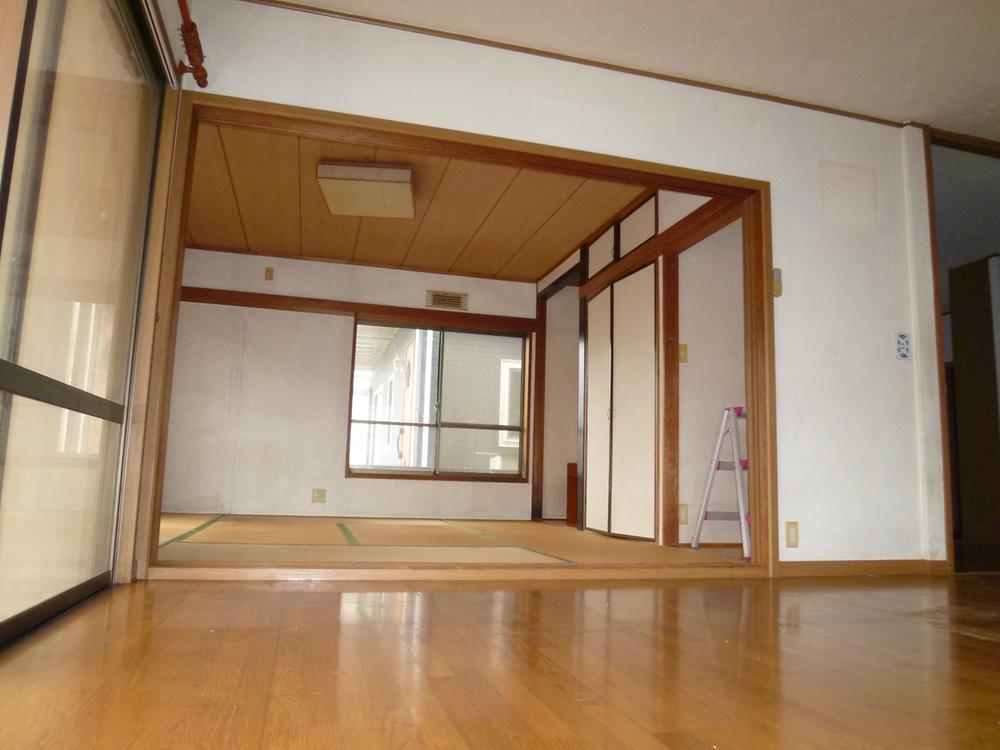 Living. Since the living room and Japanese-style room will be integrated, It can be widely used