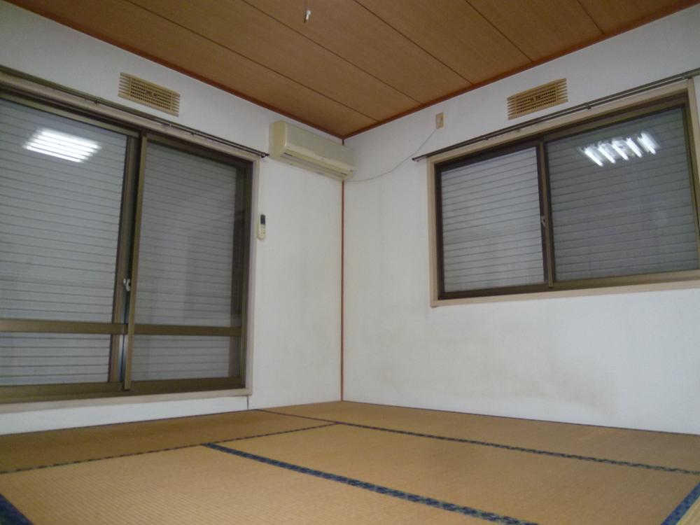 Non-living room. There are also Japanese-style room in 2F. 