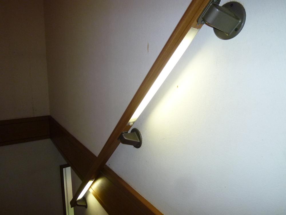 Other introspection. Dark night is also a safe handrail lights. 