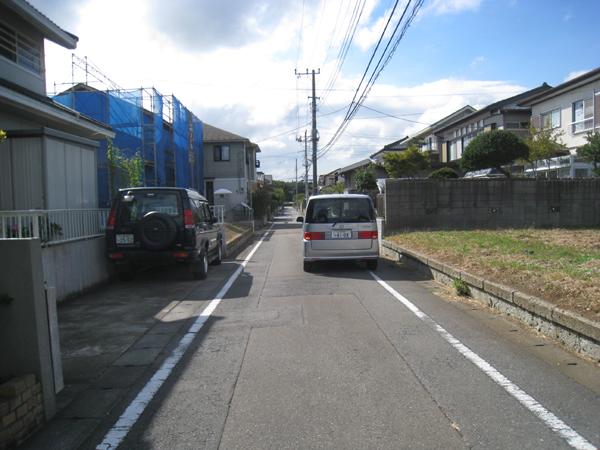 Local photos, including front road. Front road width 4.5m public roads