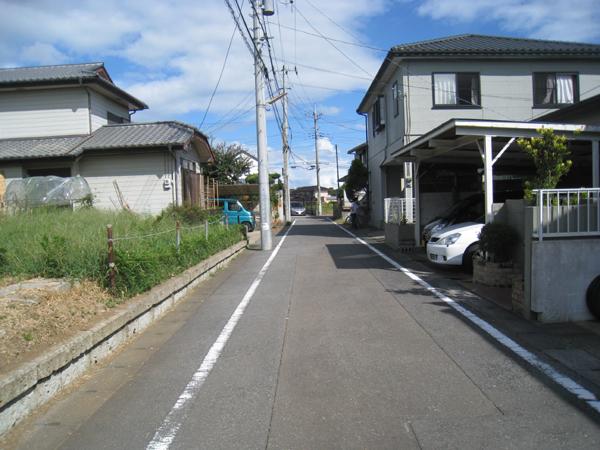 Local photos, including front road. Frontal road