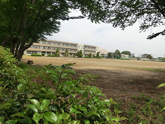 Junior high school. 500m to Tsukuba City Teshirogi junior high school (junior high school)