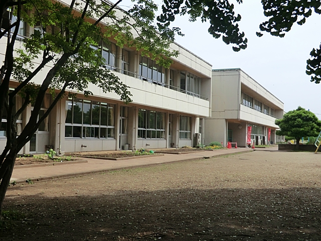 Primary school. 700m to Tsukuba City Minami Teshirogi Elementary School (Elementary School)