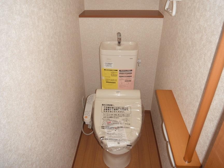 Toilet. 1 Building toilet