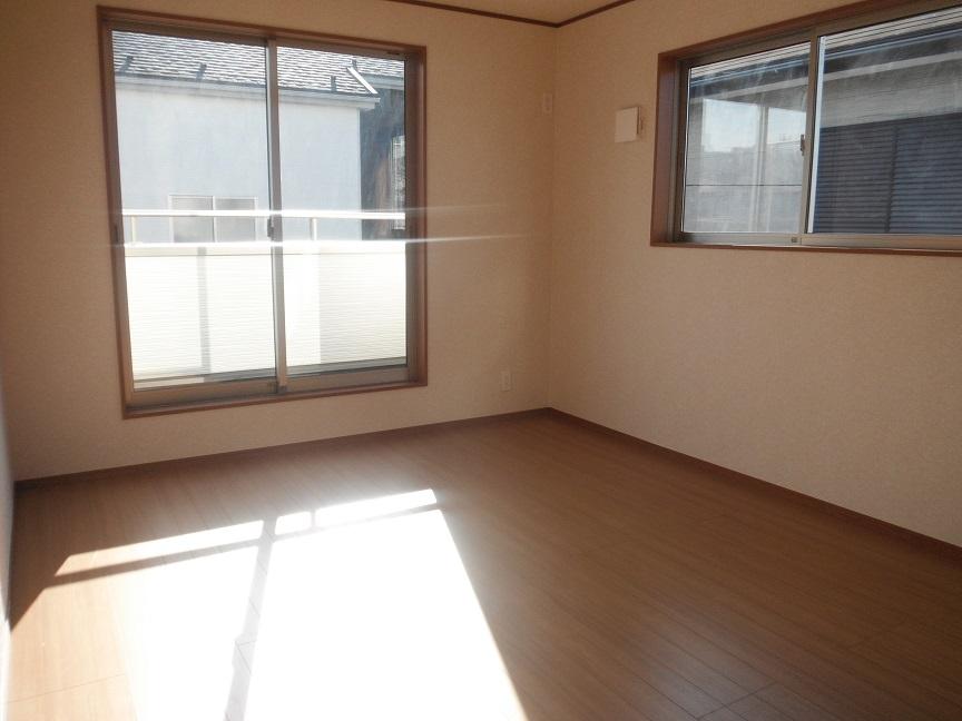 Non-living room. 1 Building Bedroom