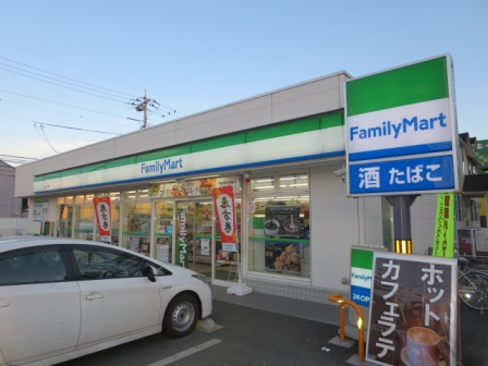 Convenience store. 300m to Family Mart (convenience store)