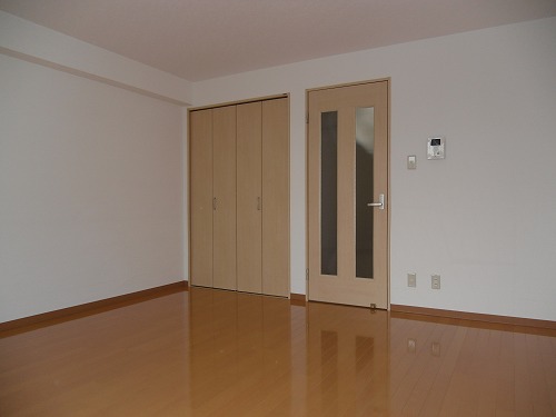 Other room space. Spread of Western-style 9.96 quire!