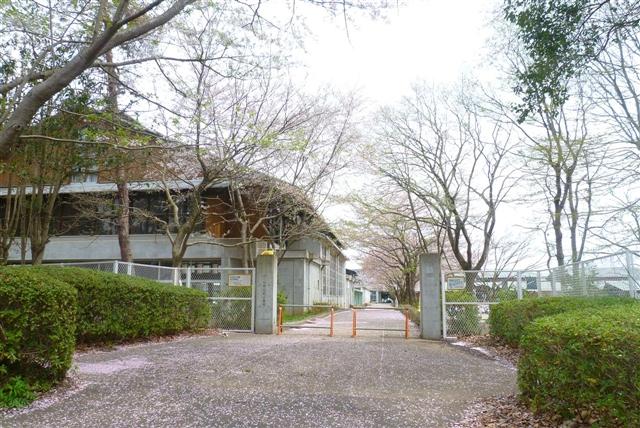 Junior high school. Yatabe 2200m to the East Junior High School