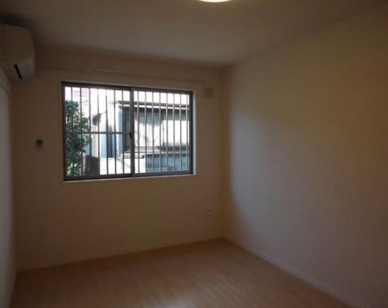 Living and room. Large closet-conditioned Western-style