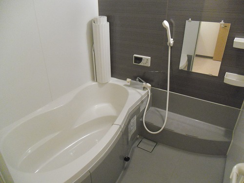 Bath. Hitotsubo type bathroom with Reheating function