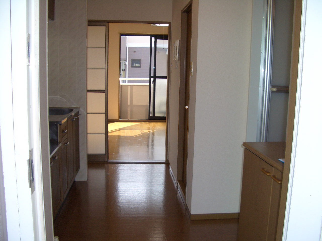 Kitchen. In between the kitchen and the room, Sliding door is equipped with. 