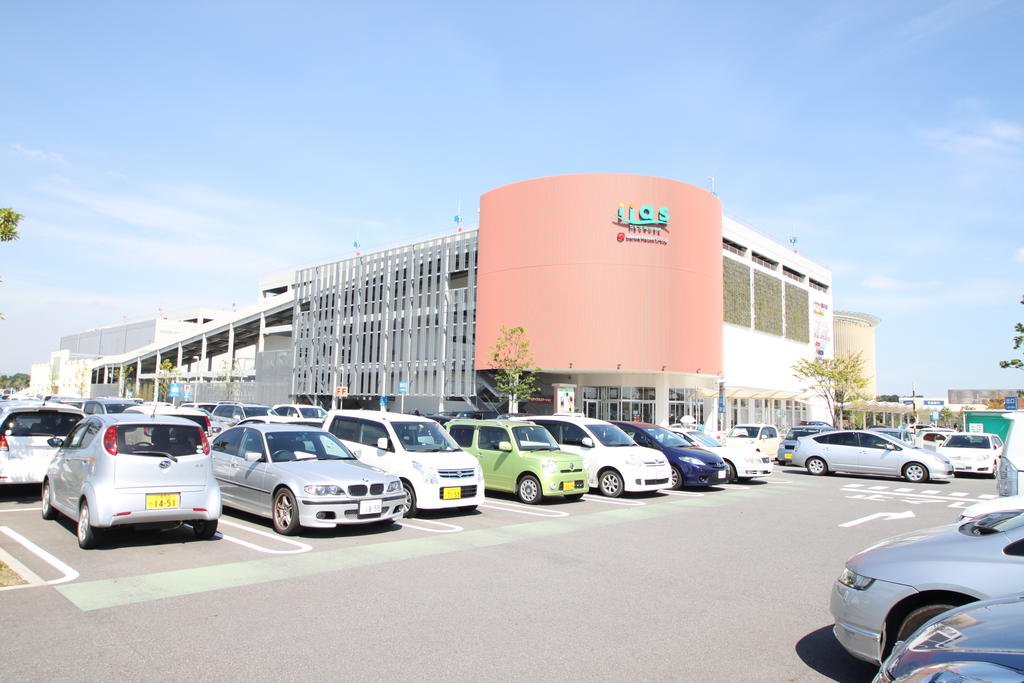 Shopping centre. Iasu 3431m to Tsukuba (shopping center)