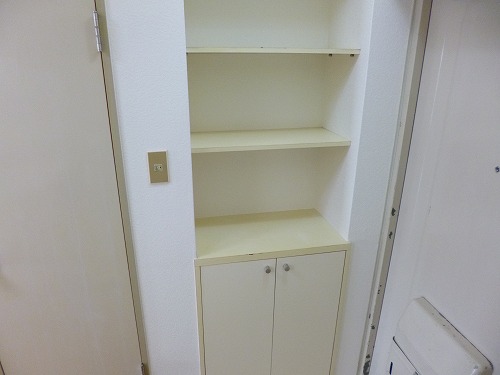 Entrance. Shoe box