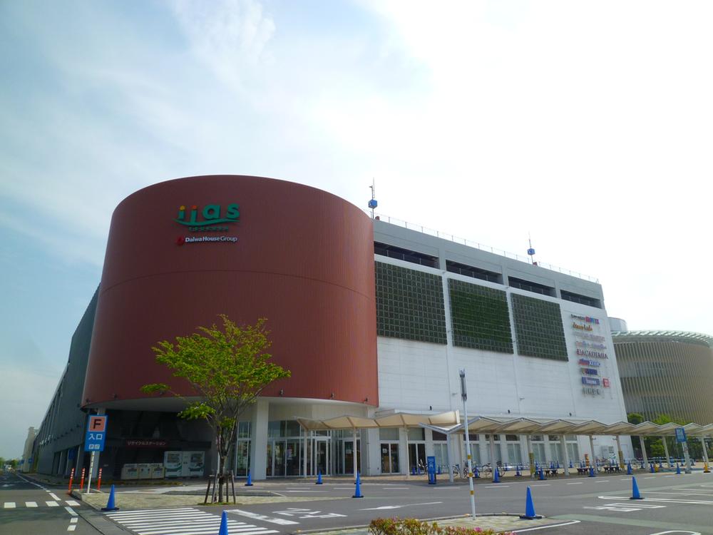 Shopping centre. Iiasu Tsukubamade 160m