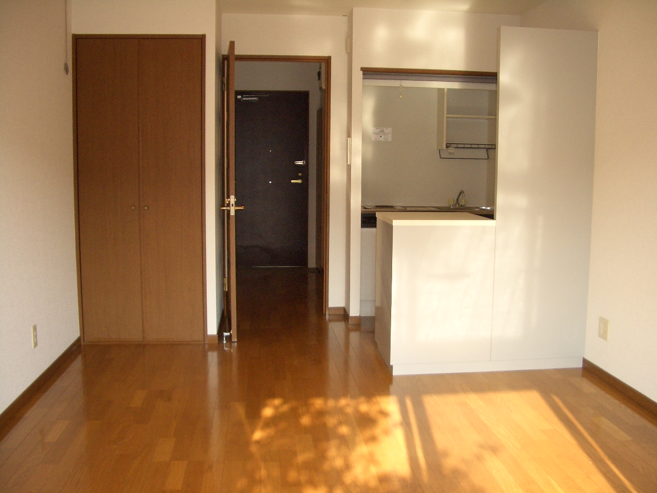 Living and room. It is a bright living room.