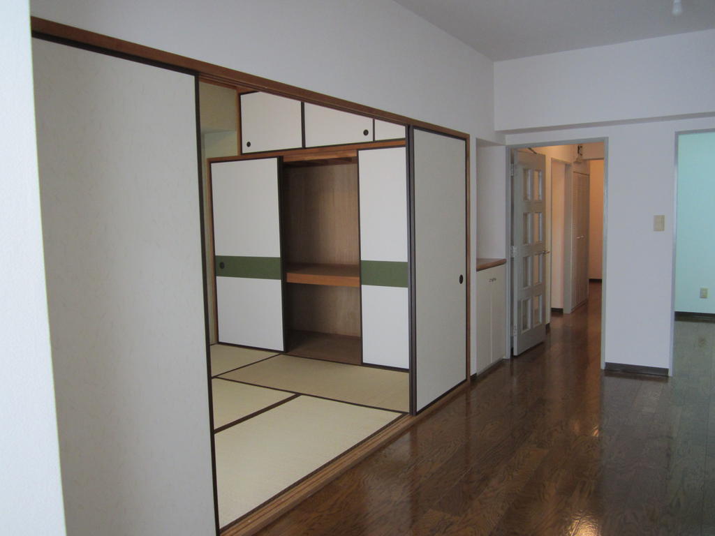 Other room space. Living next to Japanese-style room