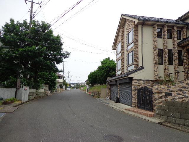 Local photos, including front road.  There is agreement council. 