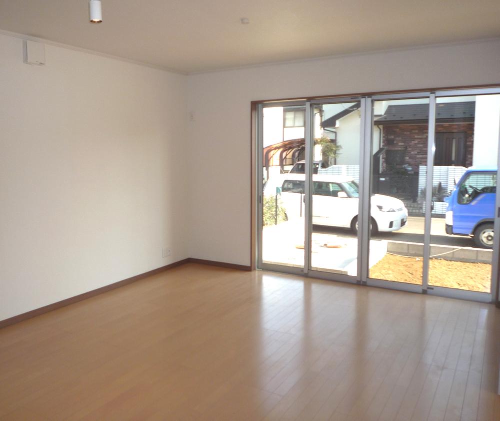 Same specifications photos (living)