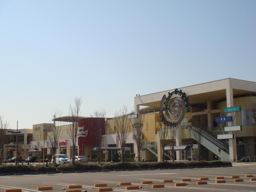 Shopping centre. LALA Garden Tsukuba until the (shopping center) 2548m