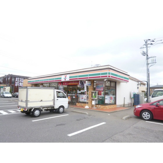 Convenience store. 448m to Seven-Eleven (convenience store)
