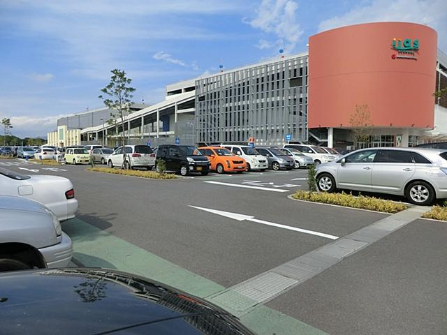 Shopping centre. Iasu Tsukubamade 1300m