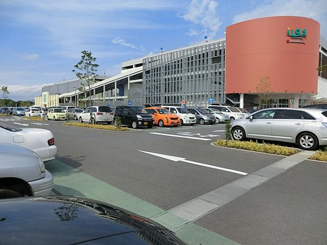 Shopping centre. Iasu Tsukubamade 1600m