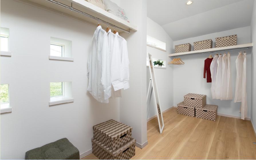 Model house photo. Walk-in closet (sale completed compartment)