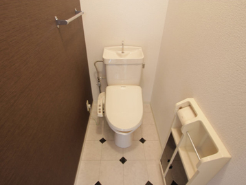 Toilet. Washlet equipped! !