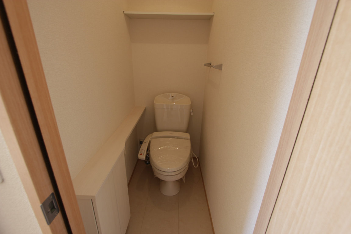 Toilet. Also Goutte point storage space on the toilet ☆ 