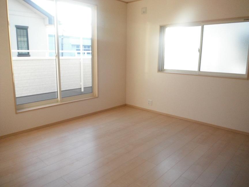 Non-living room. (Building 2) main bedroom