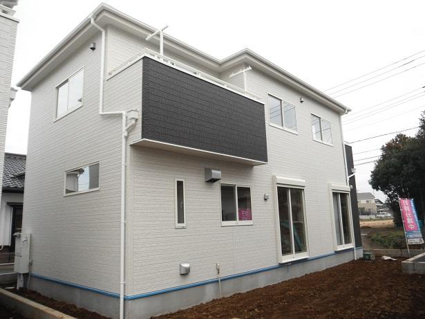 Local appearance photo. (Building 2)