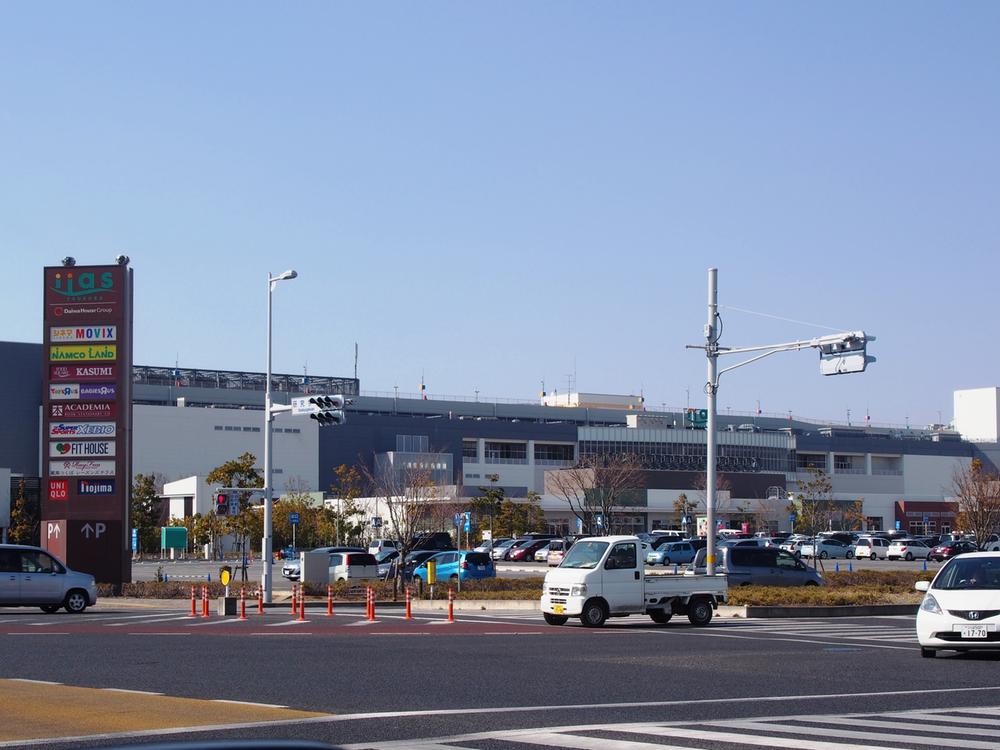 Shopping centre. Iasu Tsukubamade 2062m