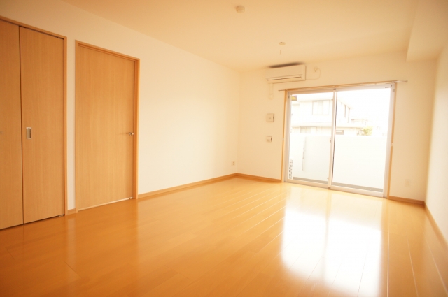 Living and room. Spacious living room of sunny 15 Pledge