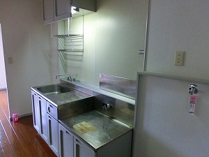 Kitchen. Washing machine room Storage! 