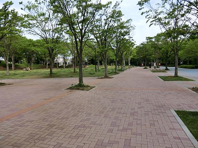 park. 903m to Bamboo Garden park