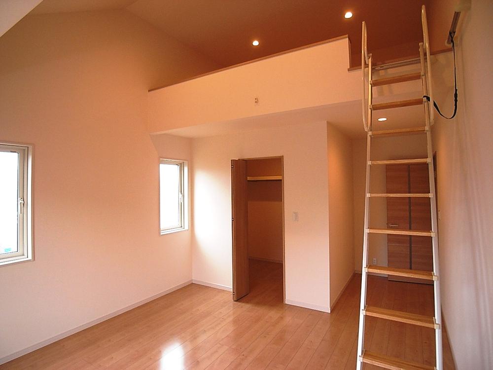 Non-living room.  [4 Building / Bedroom] Since the second floor is equipped with a loft in all rooms, The whole family is available in each of the applications. Local (April 2013) Shooting